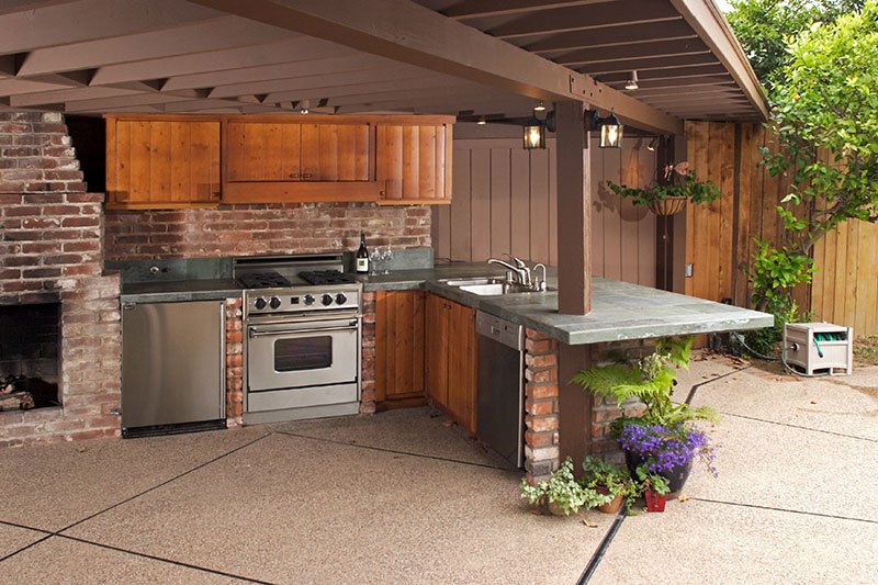 outdoor covered kitchen with bar